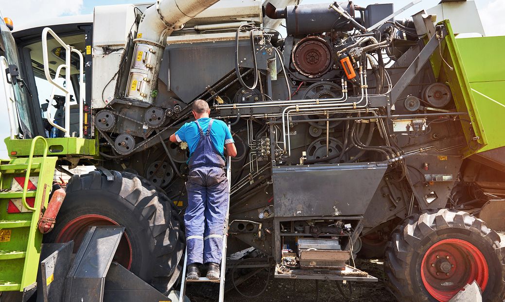 Gdzie kupić części zamienne do&nbsp;kombajnu zbożowego?